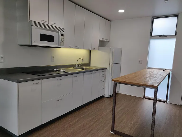 750 11th Ave #207 — Photo 3