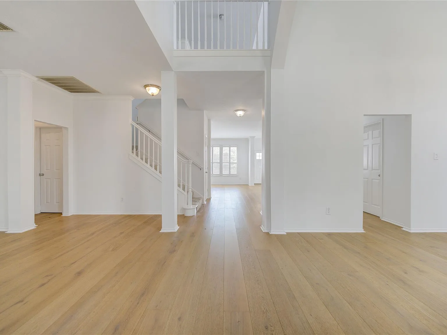 5 bed, 3400 sqft, $3,150 — Photo 3