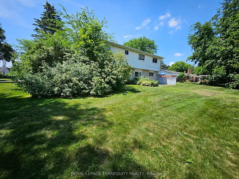 2067 Obeck Cres — Photo 48