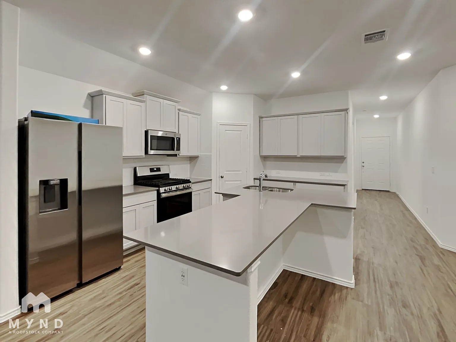 4 bed, 3.0 bath, 1972 sqft, $2,315 — Photo 3
