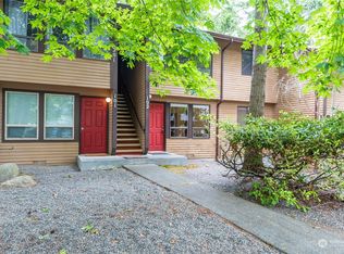 1101 SW Harrier Cir APT 102, Oak Harbor, WA 98277