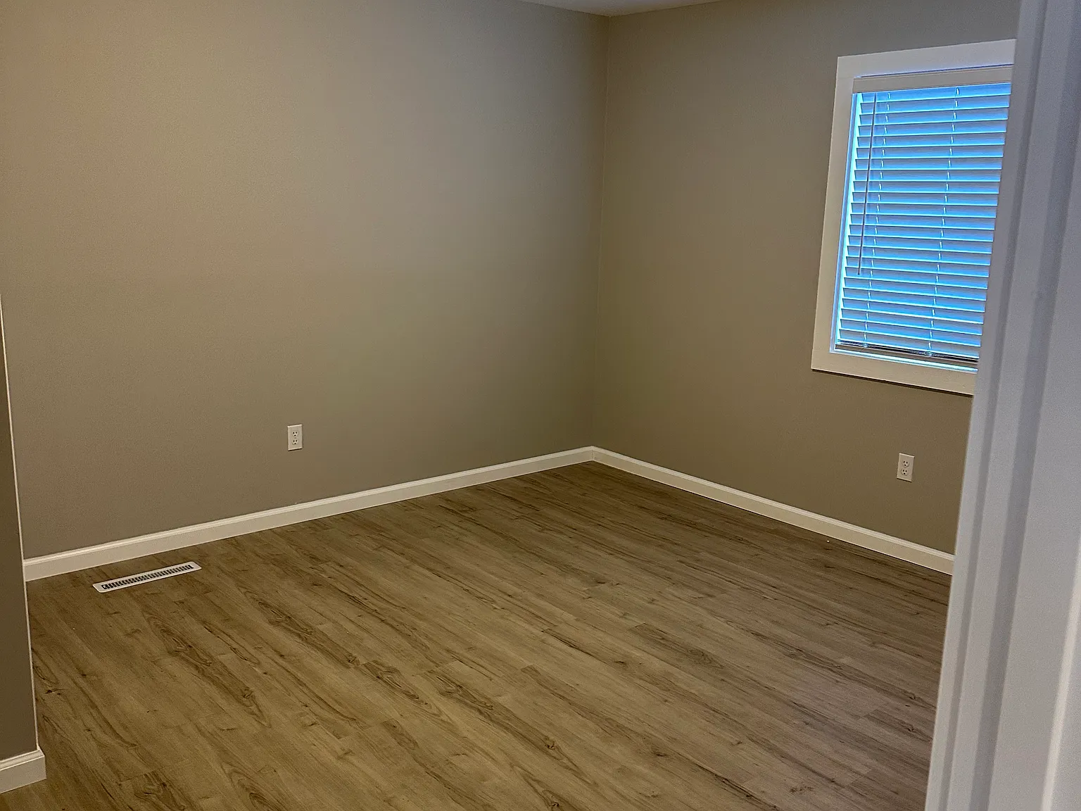 3529 Brandon St — Photo 3