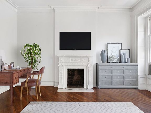 4th image of 48 E 83rd St APT 3