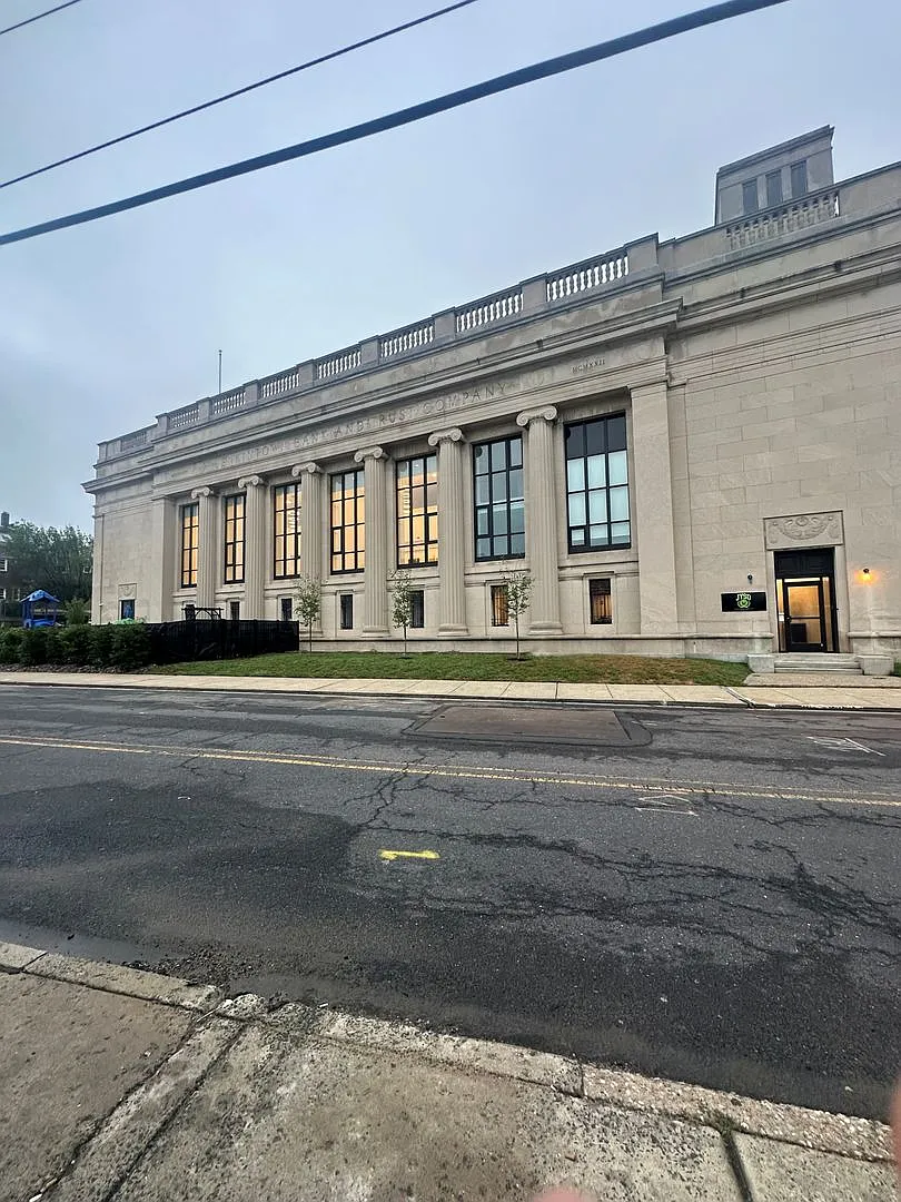 400 York Rd — Photo 4