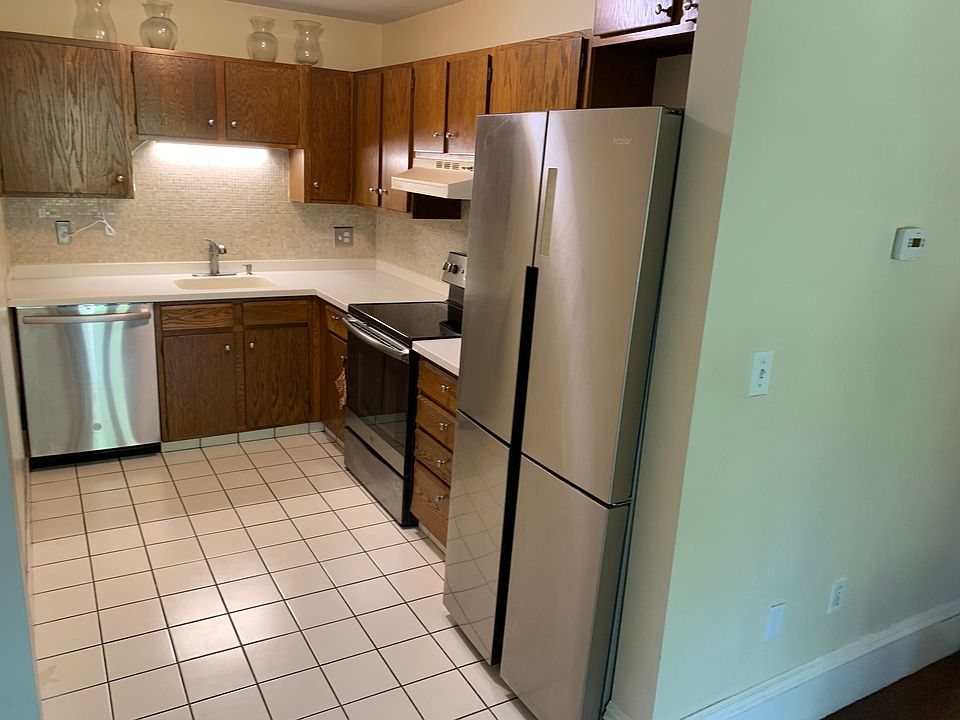 Kitchen- appliances include: fridge, stove, microwave and dishwasher