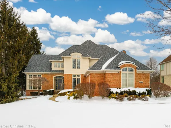 21823 Picadilly Cir, Novi, MI 48375