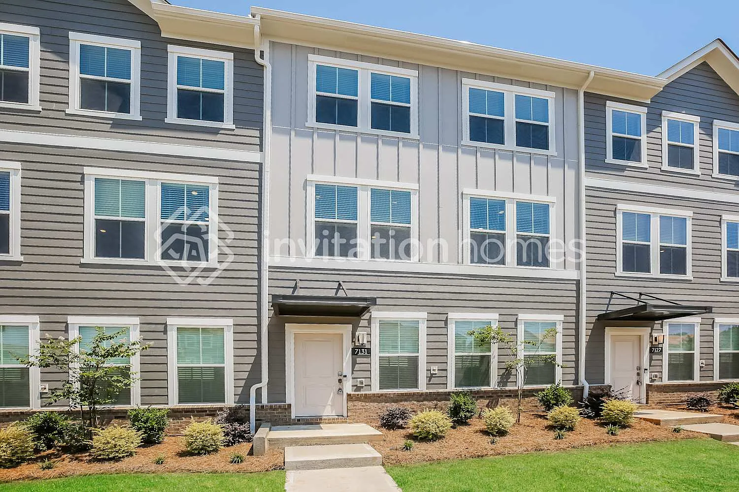 7131 Durinck Dr Charlotte, NC 28269 — Photo 1