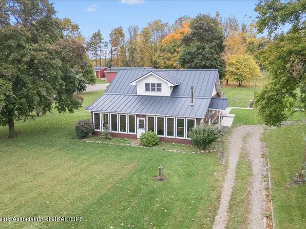 921 McConnell Hwy, Charlotte, MI 48813