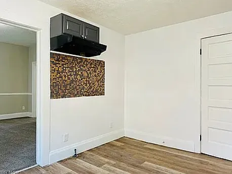 7713 Decker Ave — Photo 6