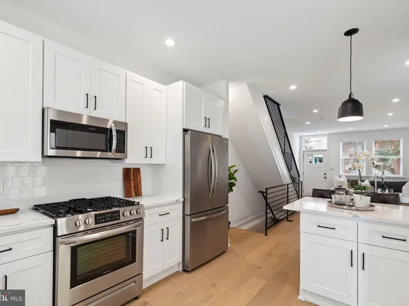 2214 Myrtle St, Philadelphia, PA 19130