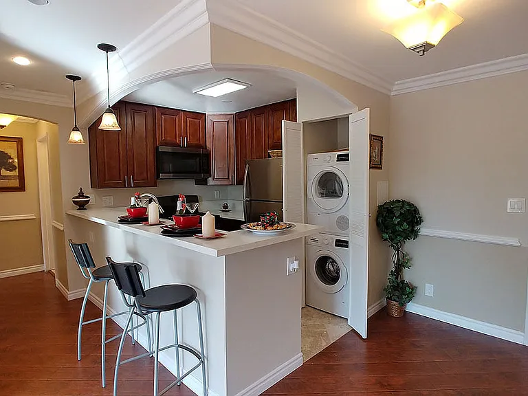 Carmel Heights Apts — Photo 34