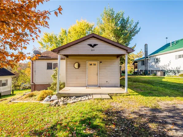 204 Charles St, Langeloth, PA 15054