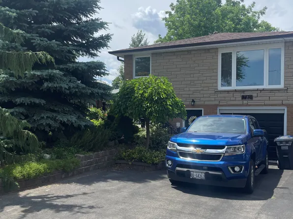 3430 Homark Dr, Mississauga, ON L4Y 2K7