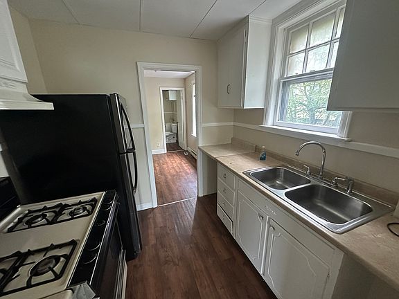 3rd image of 160-162 Young St #2