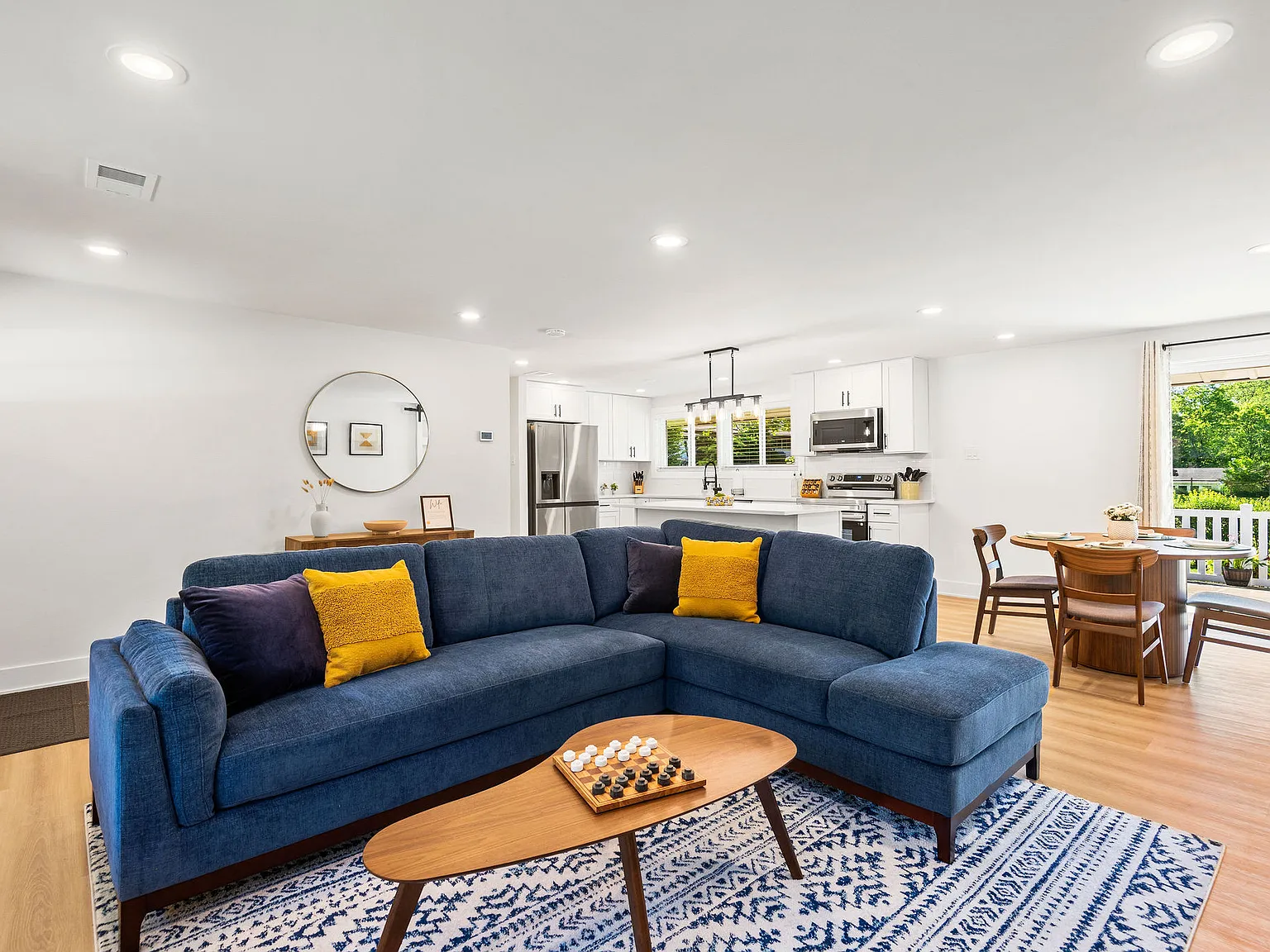 4 bed, $6,500 — Photo 3