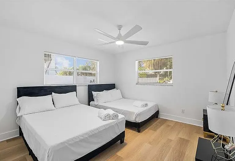 5910 Denver St NE — Photo 6