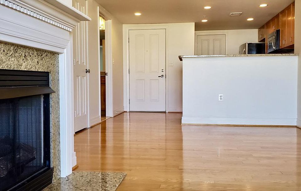 1st image of 414 Water St Unit 1811