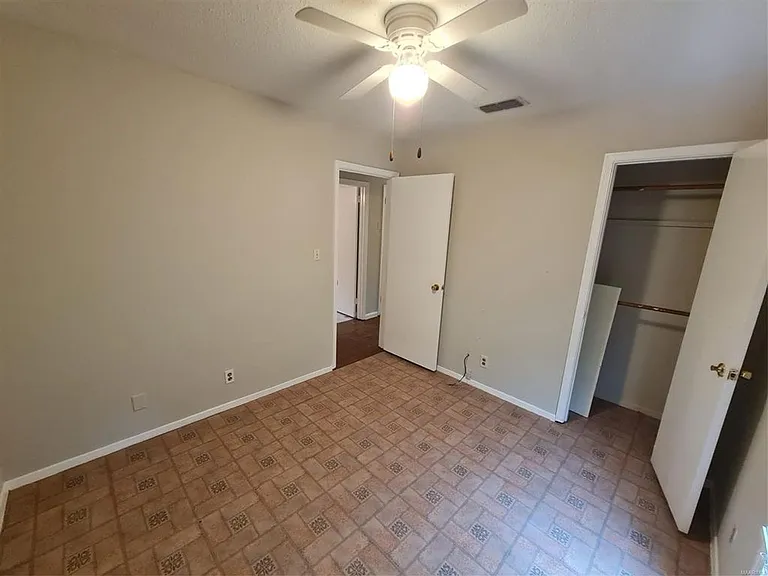 516 Lawndale Ln — Photo 16