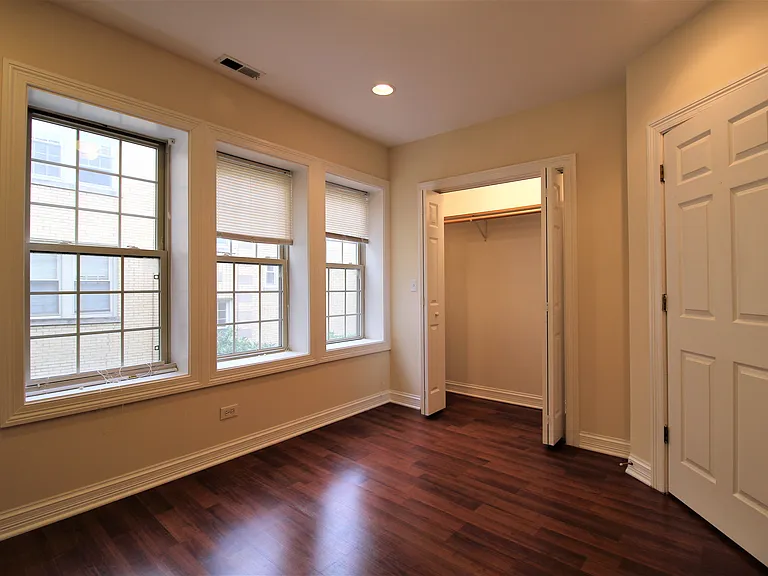 4954 N Christiana Ave — Photo 9