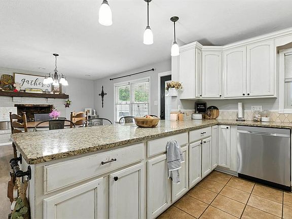 5th image of 2419 Middleground Dr N