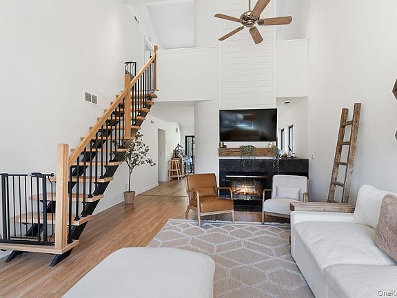 3rd image of 230 Lakeside Drive