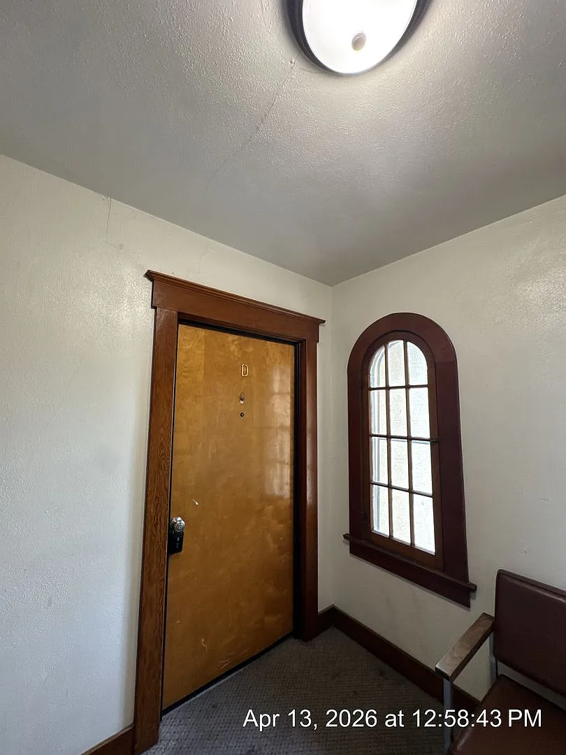 Building Photo - 2624