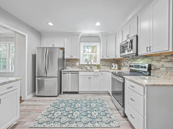 1636 Falmouth St, Charleston, SC 29407