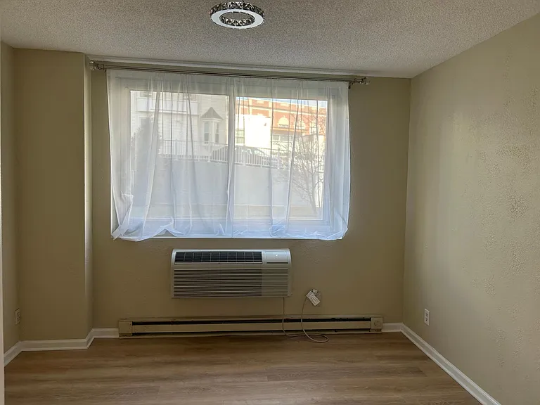 1 Strawberry Hill Ave #1E — Photo 21