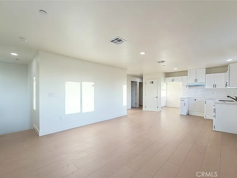 2120 E 92nd St — Photo 22