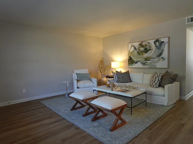 Breeze Apartments — Photo 6