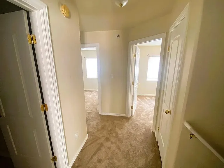 1912 Hollyhock Cir — Photo 21