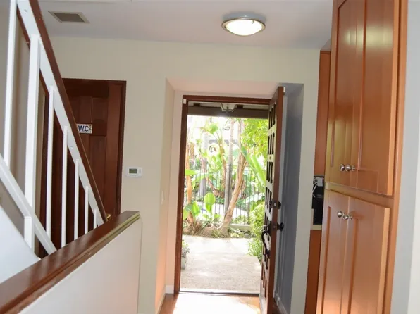 8652 Villa La Jolla Dr, La Jolla, CA