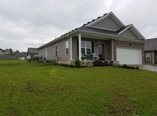135 Nathan Hale Dr, Georgetown, KY 40324