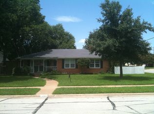141 E Scotland Dr, Irving, TX 75062