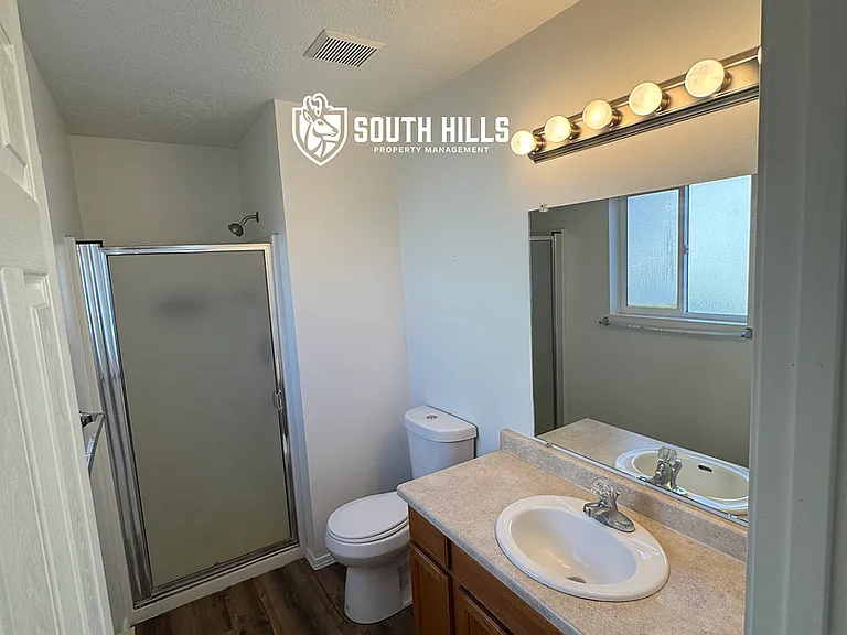 2140 Elizabeth Blvd #23 — Photo 9