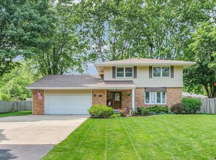 20 Park Dr, Villa Grove, IL 61956