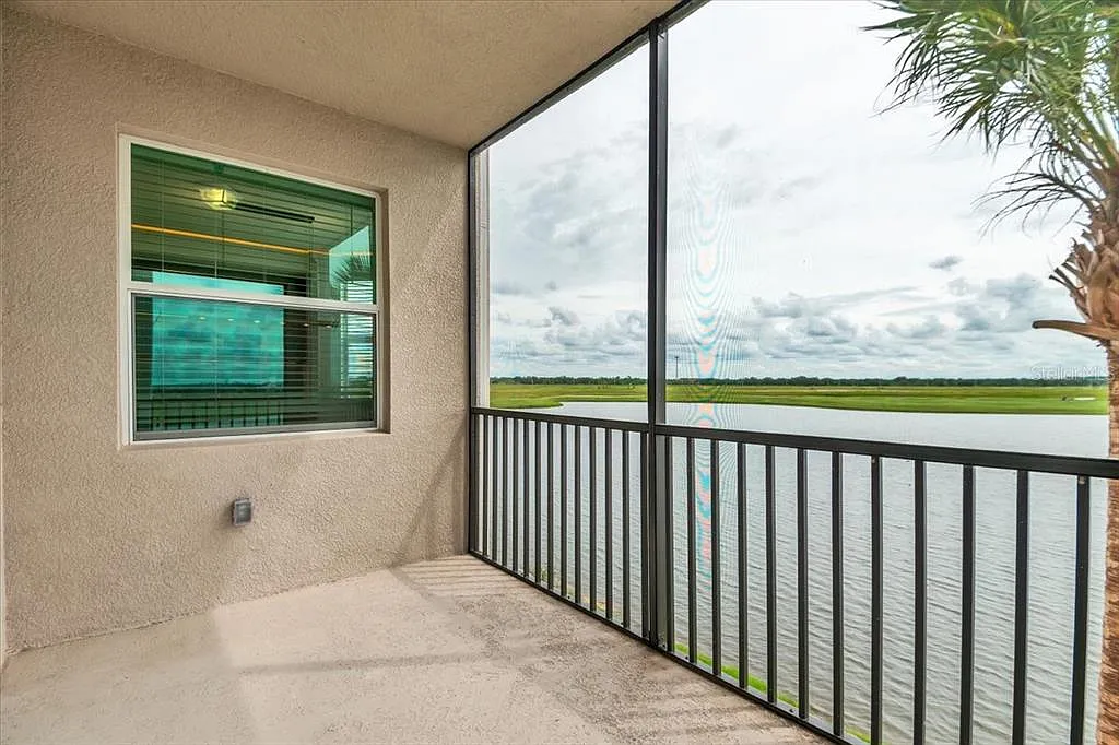 2 bed, 2.0 bath, 1156 sqft, $2,695 — Photo 2