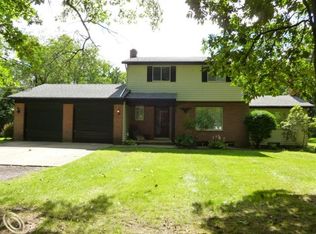 525 Tomahawk Trl, Highland, MI