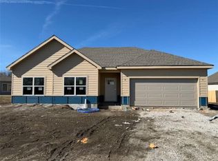 405 Ash St, Wellsville, KS 66092
