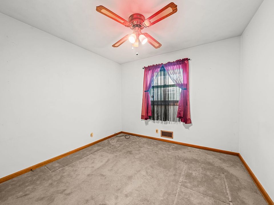 16th image of 3042 Huffman Blvd