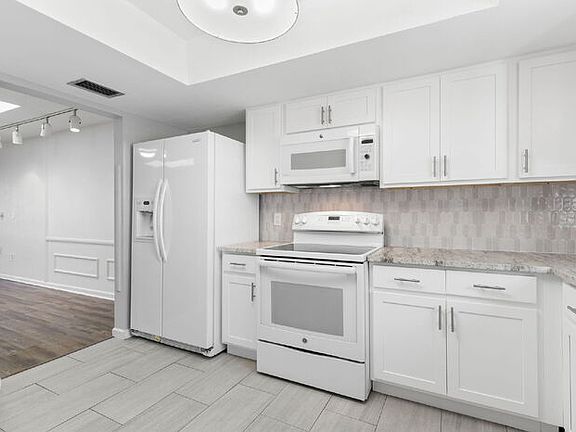 4th image of 1657 S Lake Ave #1657