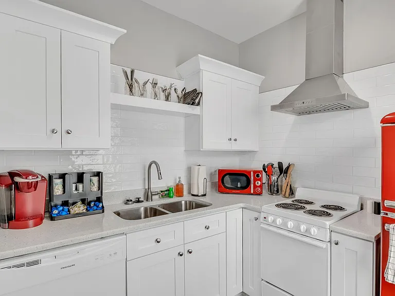 19 Verlin Dr — Photo 1