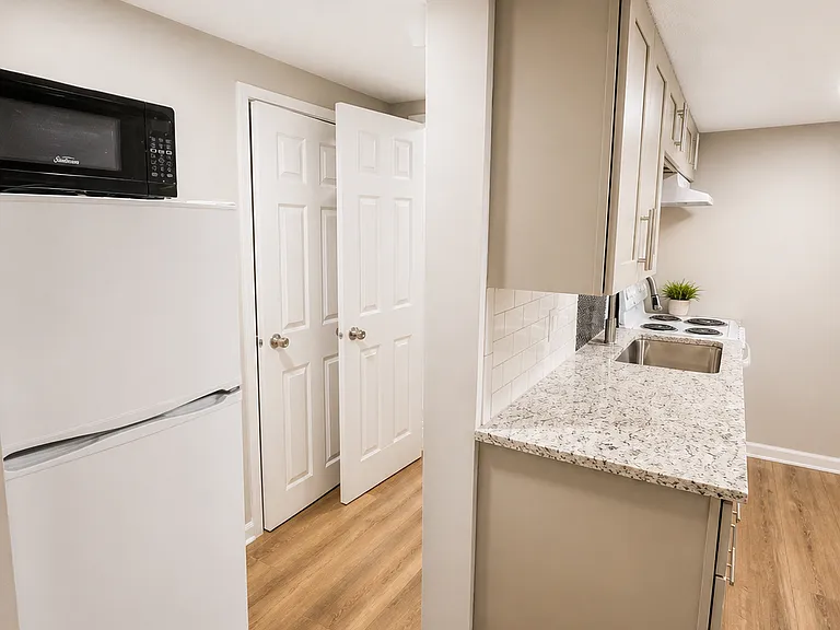 3515 Leavenworth St #6 — Photo 9