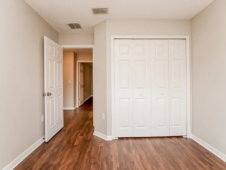233 Bluff Pass Dr — Photo 13
