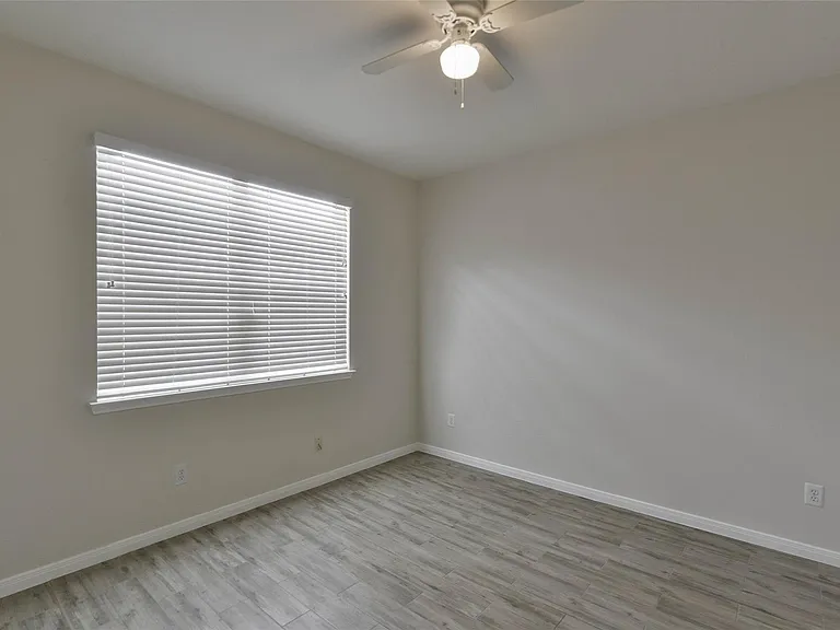 15707 Sandisfield Ln — Photo 15