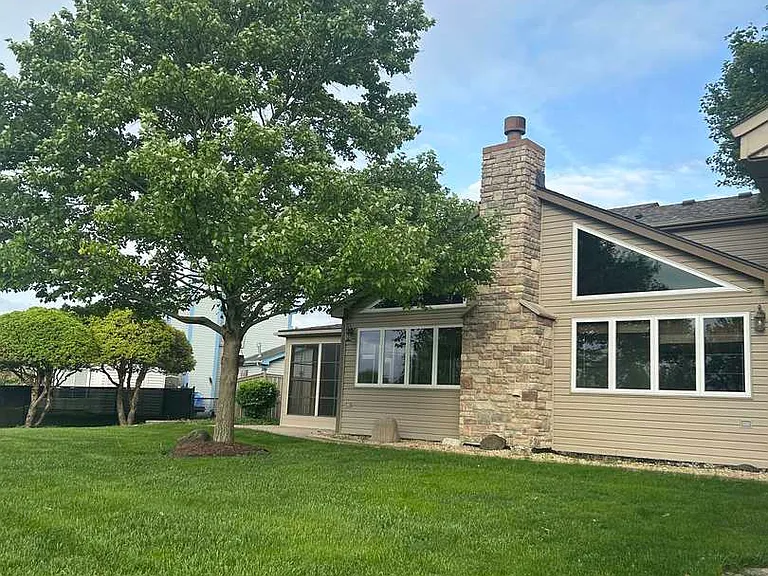 527 Springwood Ln — Photo 32