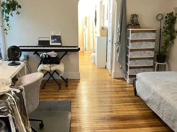 327 S 18th St APT 3R, Philadelphia, PA 19103