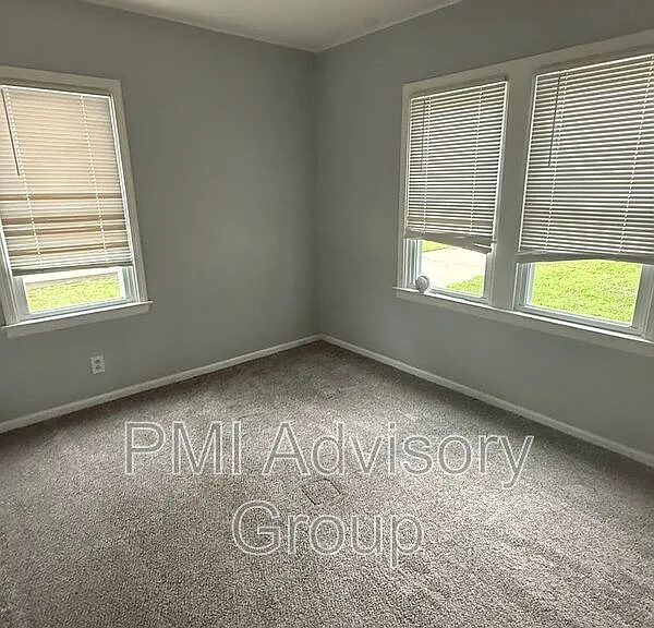 608 SW Medford Ave — Photo 7