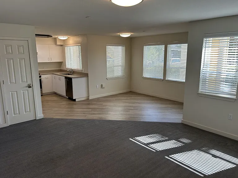 445 Southwest Blvd #8 — Photo 6