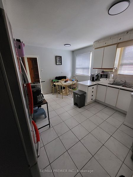Toronto House for rent - 4 Bedrooms — photo 8
